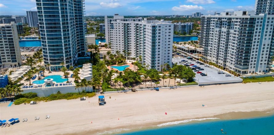 Condo à Hollywood, Floride, 2 chambres  № 1839212