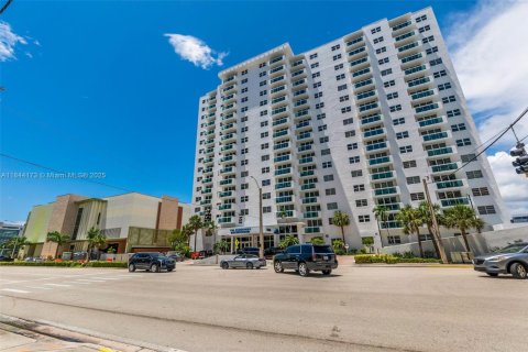 Copropriété à vendre à Hollywood, Floride: 2 chambres, 112.6 m2 № 1839212 - photo 29
