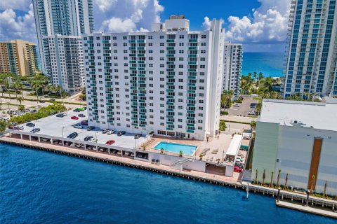 Copropriété à vendre à Hollywood, Floride: 2 chambres, 112.6 m2 № 1839212 - photo 30