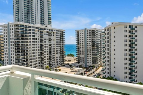 Copropriété à vendre à Hollywood, Floride: 2 chambres, 112.6 m2 № 1839212 - photo 28
