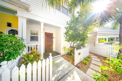 Adosado en venta en Key West, Florida, 4 dormitorios, 231.14 m2 № 1847690 - foto 4