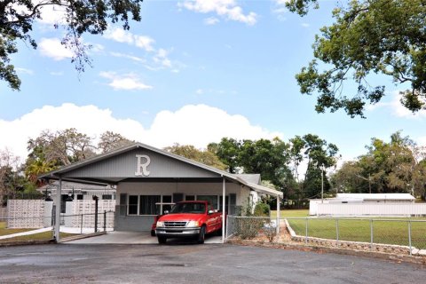 House in Zephyrhills, Florida 4 bedrooms, 212 sq.m. № 1777227 - photo 1