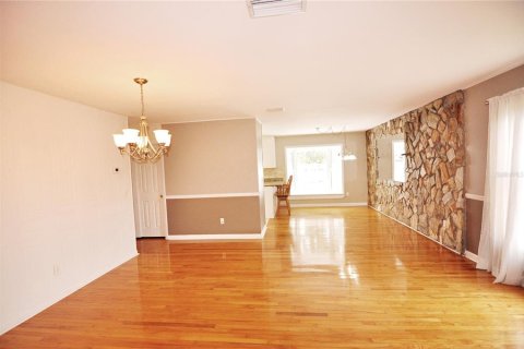House in Zephyrhills, Florida 4 bedrooms, 212 sq.m. № 1777227 - photo 21
