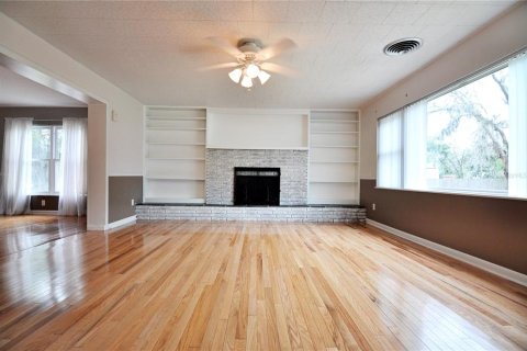 House in Zephyrhills, Florida 4 bedrooms, 212 sq.m. № 1777227 - photo 22