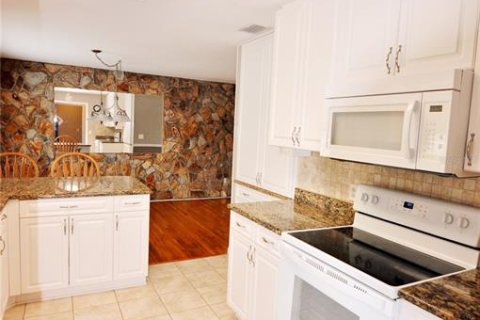 House in Zephyrhills, Florida 4 bedrooms, 212 sq.m. № 1777227 - photo 13