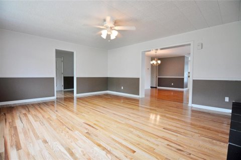 House in Zephyrhills, Florida 4 bedrooms, 212 sq.m. № 1777227 - photo 23