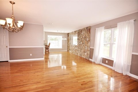 House in Zephyrhills, Florida 4 bedrooms, 212 sq.m. № 1777227 - photo 20