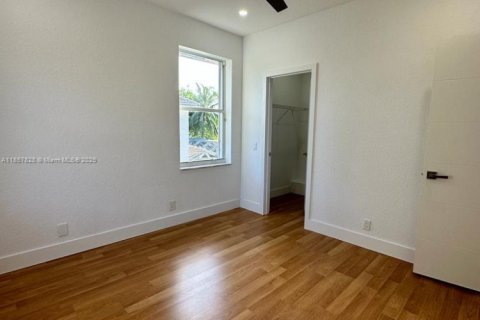 House in Weston, Florida 6 bedrooms, 323.21 sq.m. № 1889037 - photo 29