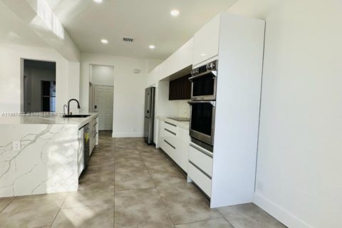 House in Weston, Florida 6 bedrooms, 323.21 sq.m. № 1889037 - photo 8