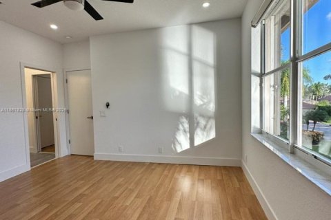 House in Weston, Florida 6 bedrooms, 323.21 sq.m. № 1889037 - photo 22