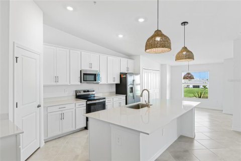 Copropriété à louer à Lakewood Ranch, Floride: 2 chambres, 126.9 m2 № 2094755 - photo 13
