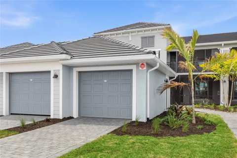 Copropriété à louer à Lakewood Ranch, Floride: 2 chambres, 126.9 m2 № 2094755 - photo 2