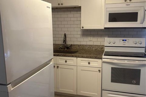 Снять в аренду виллу или дом в Тампа, Флорида 8 комнат, 73.58м2, № 2218619 - фото 4