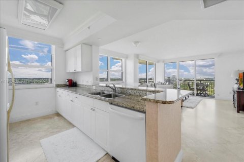 Купить кондоминиум в Авентура, Флорида 2 спальни, 115.66м2, № 2023828 - фото 10