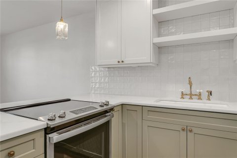 Condo in Saint Petersburg, Florida, 2 bedrooms  № 2229500 - photo 13