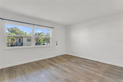 Condo in Saint Petersburg, Florida, 2 bedrooms  № 2229500 - photo 6