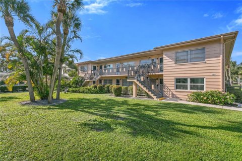 Condo in Saint Petersburg, Florida, 2 bedrooms  № 2229500 - photo 2