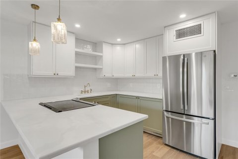 Condo in Saint Petersburg, Florida, 2 bedrooms  № 2229500 - photo 10