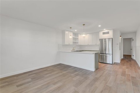 Condo in Saint Petersburg, Florida, 2 bedrooms  № 2229500 - photo 5