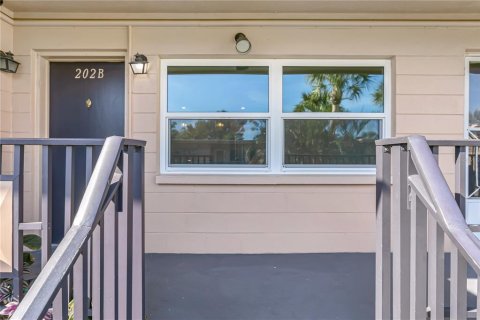 Condo in Saint Petersburg, Florida, 2 bedrooms  № 2229500 - photo 3