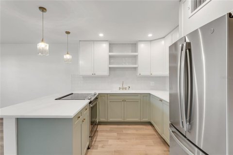 Condo in Saint Petersburg, Florida, 2 bedrooms  № 2229500 - photo 14
