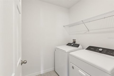 House in Lake Alfred, Florida 3 bedrooms, 155.7 sq.m. № 1578217 - photo 30