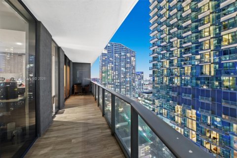 Condo in Miami, Florida, 2 bedrooms № 2050903 - photo 2