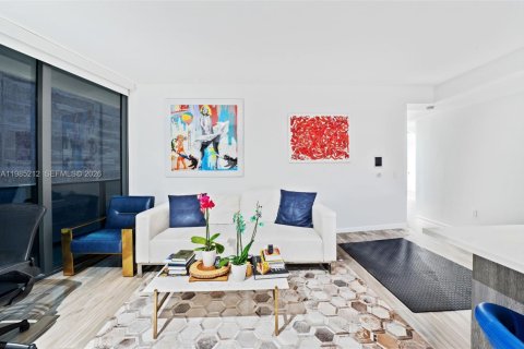 Condo in Miami, Florida, 2 bedrooms № 2050903 - photo 7