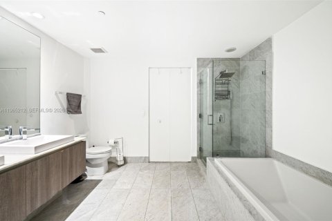 Condo in Miami, Florida, 2 bedrooms № 2050903 - photo 15