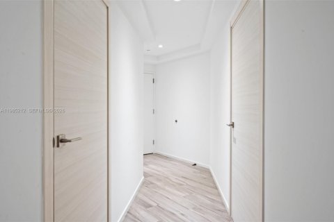 Condo in Miami, Florida, 2 bedrooms № 2050903 - photo 20