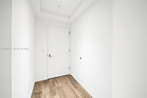 Condo in Miami, Florida, 2 bedrooms № 2050903 - photo 5