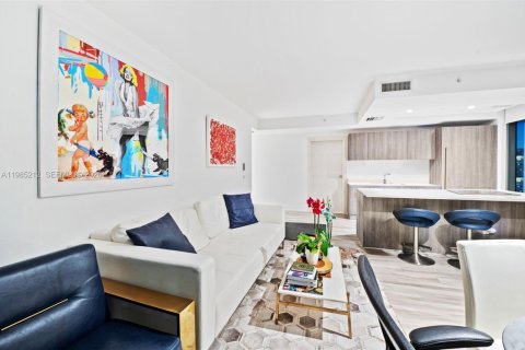 Condo in Miami, Florida, 2 bedrooms № 2050903 - photo 8