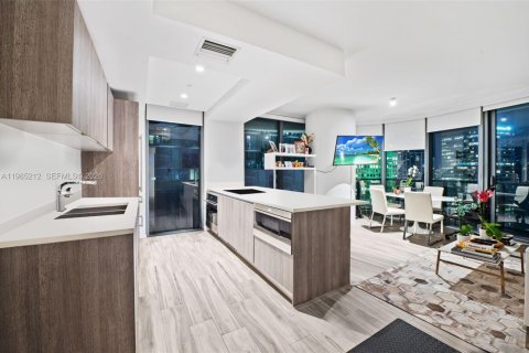 Condo in Miami, Florida, 2 bedrooms № 2050903 - photo 11