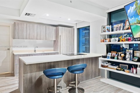 Condo in Miami, Florida, 2 bedrooms № 2050903 - photo 10