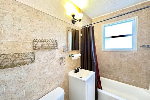 Casa en alquiler en Saint Petersburg, Florida, 4 dormitorios, 120.59 m2 № 2094359 - foto 15