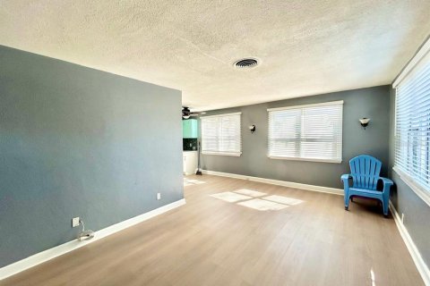 Casa en alquiler en Saint Petersburg, Florida, 4 dormitorios, 120.59 m2 № 2094359 - foto 4