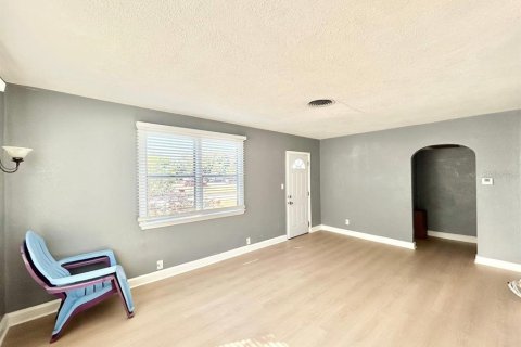 Casa en alquiler en Saint Petersburg, Florida, 4 dormitorios, 120.59 m2 № 2094359 - foto 6