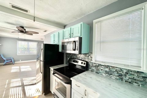 Casa en alquiler en Saint Petersburg, Florida, 4 dormitorios, 120.59 m2 № 2094359 - foto 8
