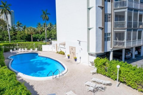 Copropriété à vendre à Hallandale Beach, Floride: 2 chambres, 105.44 m2 № 2061154 - photo 29