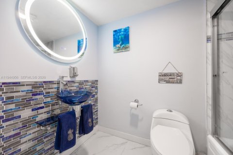 Copropriété à vendre à Hallandale Beach, Floride: 2 chambres, 105.44 m2 № 2061154 - photo 28