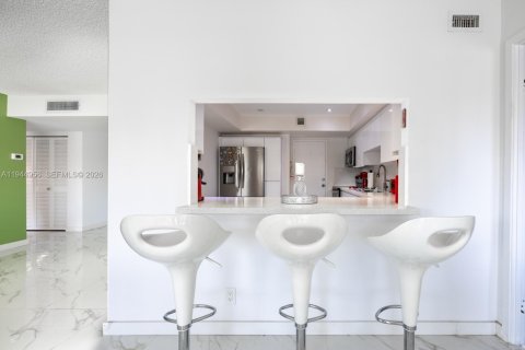 Copropriété à vendre à Hallandale Beach, Floride: 2 chambres, 105.44 m2 № 2061154 - photo 13