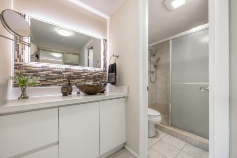 Copropriété à vendre à Hallandale Beach, Floride: 2 chambres, 105.44 m2 № 2061154 - photo 12