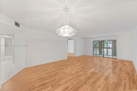 Copropriété à louer à Coconut Creek, Floride: 2 chambres, 113.81 m2 № 1951600 - photo 6