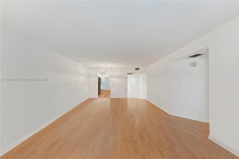 Copropriété à louer à Coconut Creek, Floride: 2 chambres, 113.81 m2 № 1951600 - photo 15