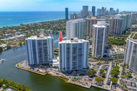 Copropriété à vendre à Aventura, Floride: 2 chambres, 112.78 m2 № 1958551 - photo 4