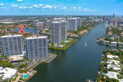 Copropriété à vendre à Aventura, Floride: 2 chambres, 112.78 m2 № 1958551 - photo 1