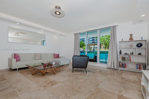 Condo in Miami Beach, Florida, 2 bedrooms  № 2035684 - photo 4