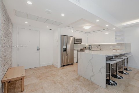 Condo in Miami Beach, Florida, 2 bedrooms  № 2035684 - photo 12