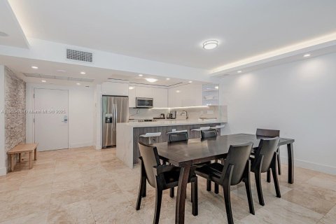 Condo in Miami Beach, Florida, 2 bedrooms  № 2035684 - photo 9