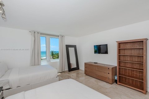 Condo in Miami Beach, Florida, 2 bedrooms  № 2035684 - photo 23